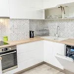 Charisma Apt - Lux At Top City Center *