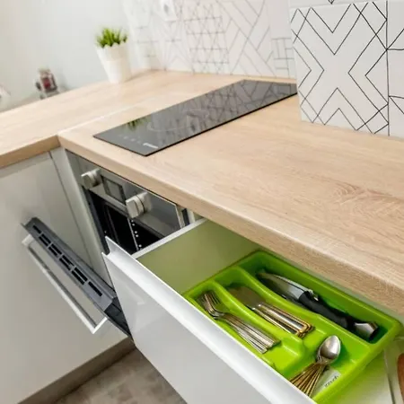 Charisma Apt - Lux At Top City Center *