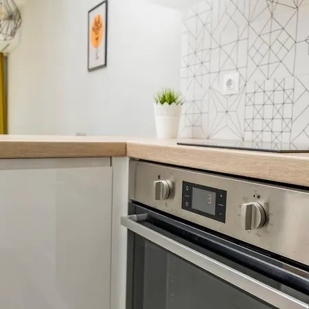 Charisma Apt - Lux At Top City Center Apartmán *