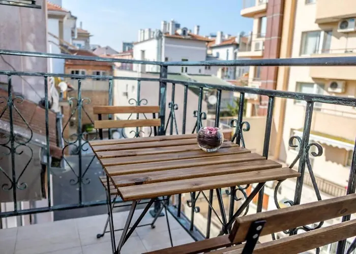 Charisma Apt - Lux At Top City Center *