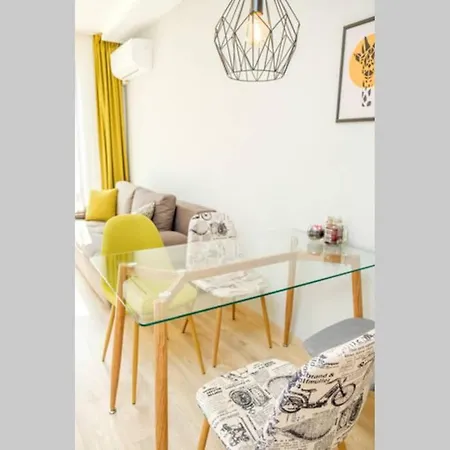 דירה Charisma Apt - Lux At Top City Center וארנה