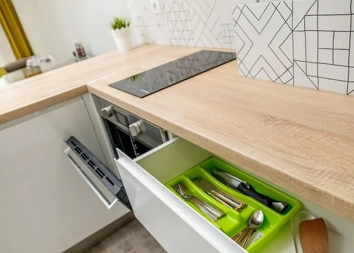 Charisma Apt - Lux At Top City Center *