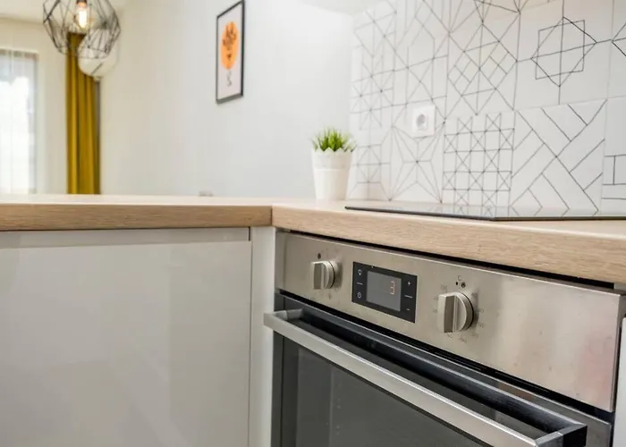 Charisma Apt - Lux At Top City Center Apartment *