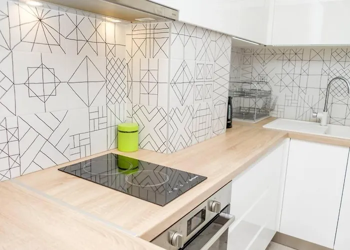 Charisma Apt - Lux At Top City Center Apartment